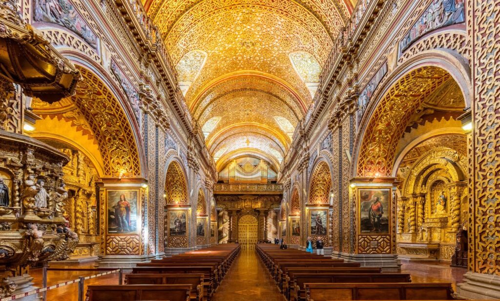 Iglesia_de_La_Compañía,_Quito,_Ecuador,_2015-07-22,_DD_128-130_HDR